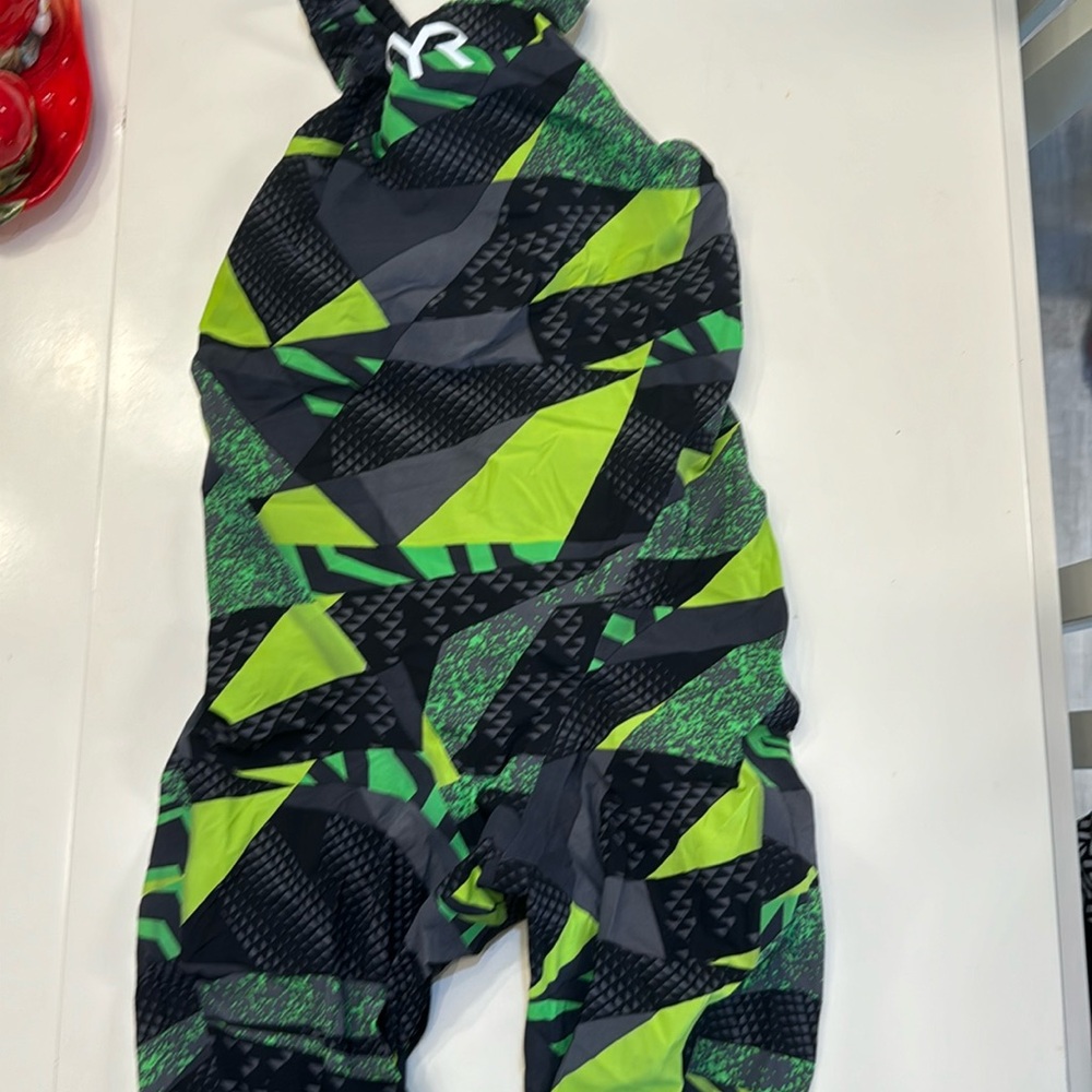 TYR Aviator size 27